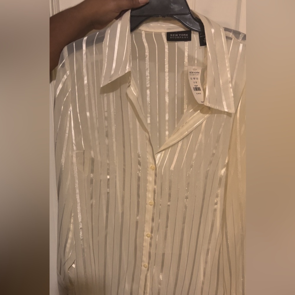 Never worn shirt, gold glitz in shirt, XL brand new has tags on shirt